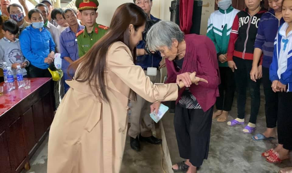 Thuy Tien len tieng ve on ao phat thieu tien tu thien-Hinh-2