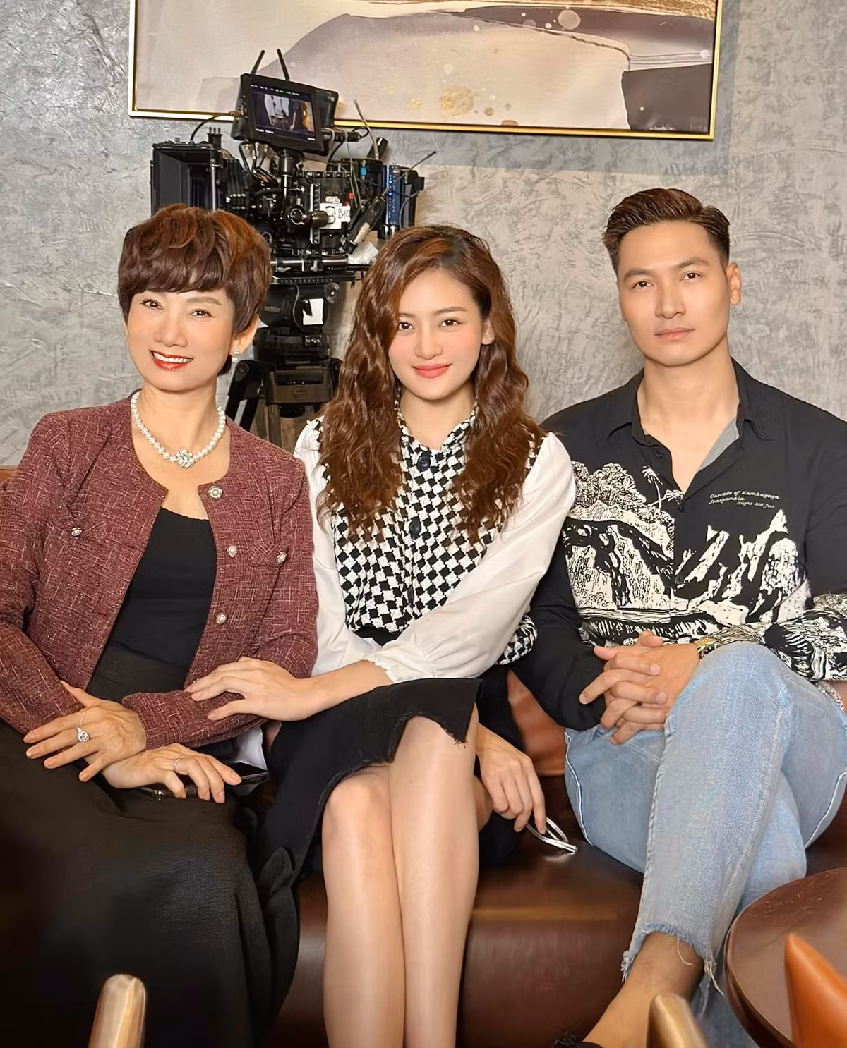 Sau hai vai phản diện ấn tượng và quá đáng ghét trong "Cả một đời ân oán" và "Tình yêu và tham vọng", nữ diễn viên hài lòng khi mang đến một diện mạo khác biệt qua "Đừng nói khi yêu".