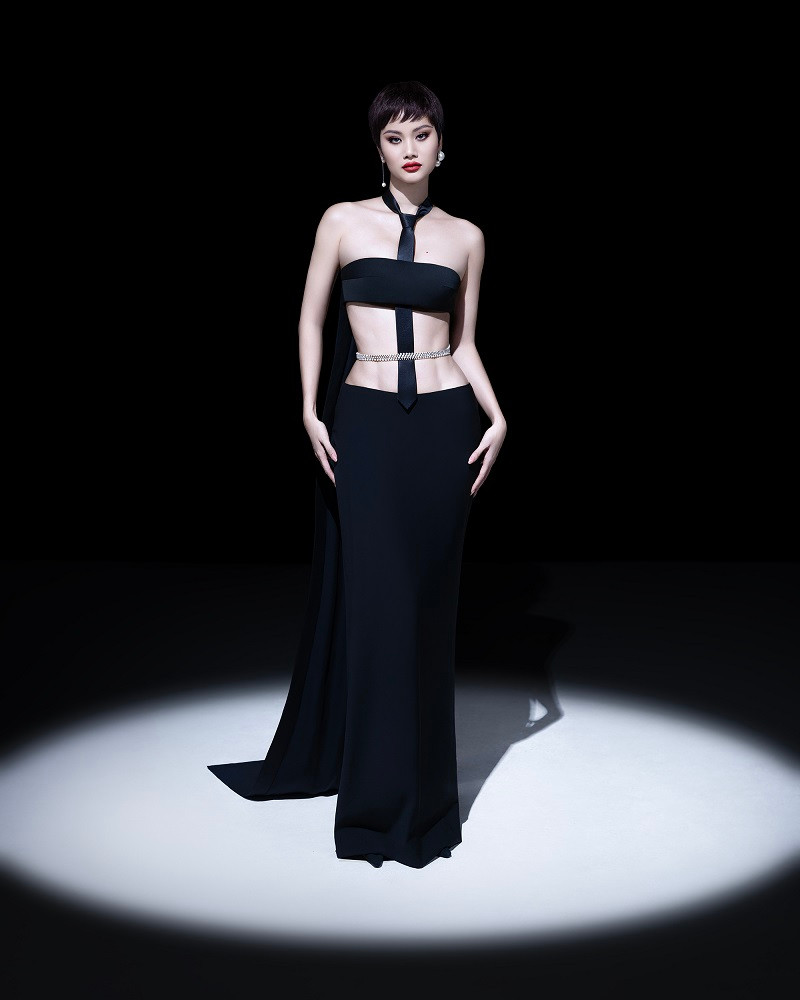 Trần Hùng hiện là nhà thiết kế Việt Nam duy nhất là thành viên của London Fashion Week.