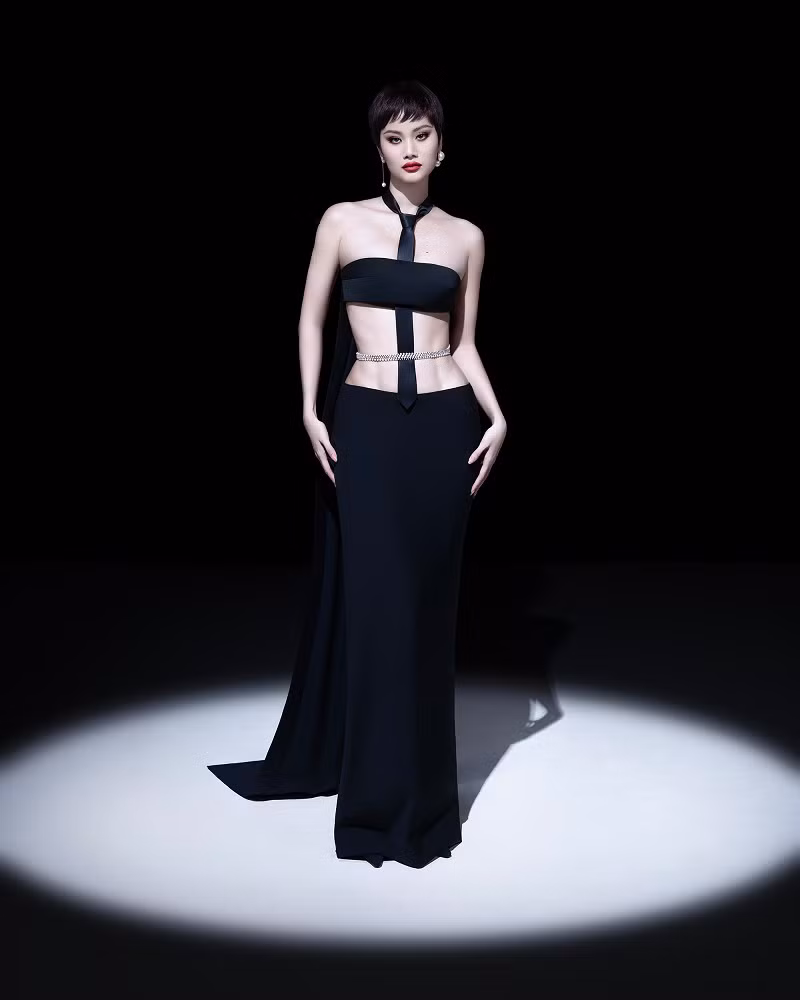 Trần Hùng hiện là nhà thiết kế Việt Nam duy nhất là thành viên của London Fashion Week.