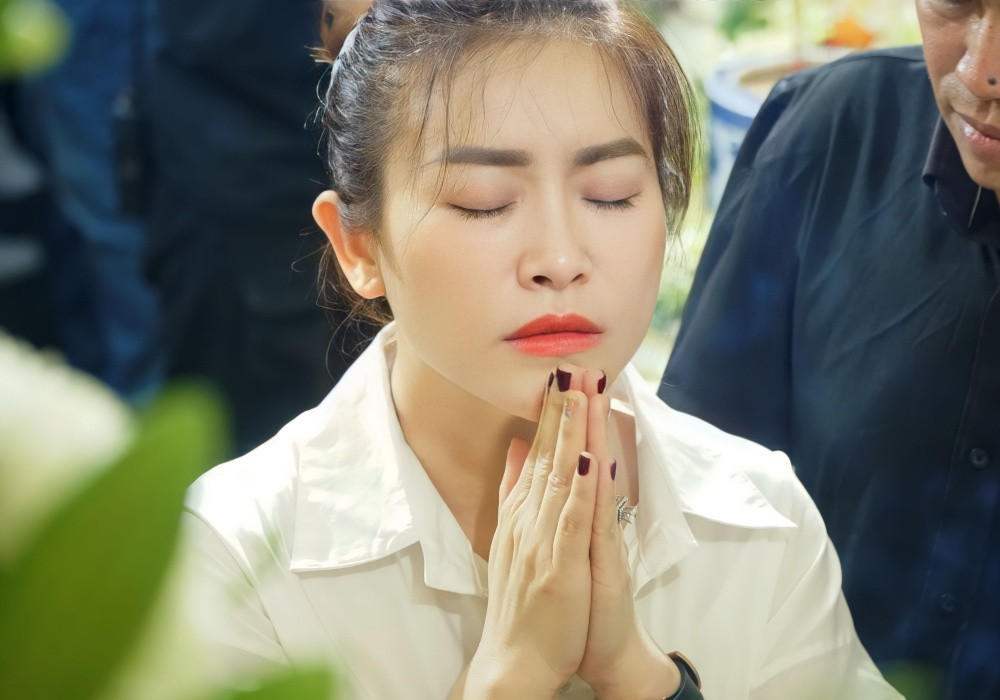 Kiều Linh cho hay đến giờ vẫn sững sờ vì không tin thần tượng lớn nhất của mình đã ra đi.