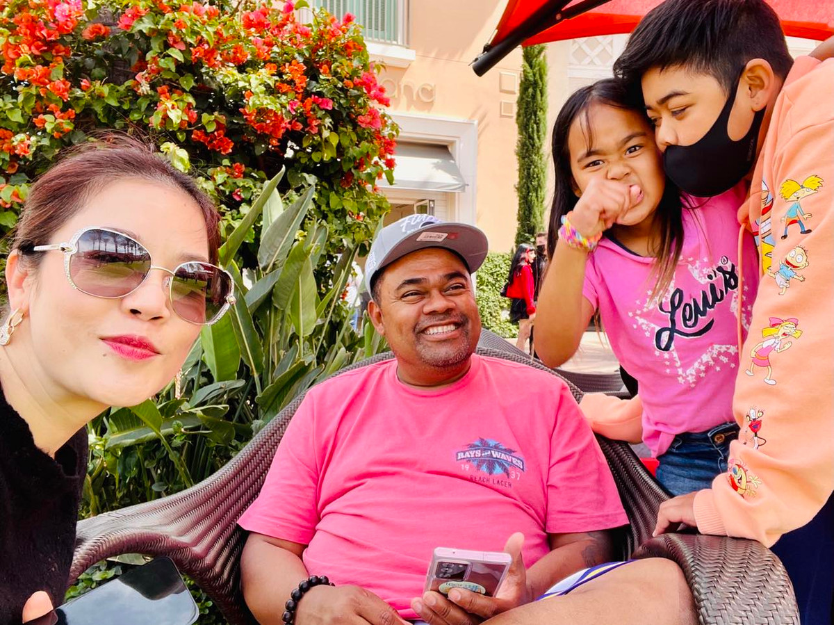 Trên trang cá nhân, Dũng Taylor bày tỏ: "Khi mới quen Phương, trong lĩnh vực hôn nhân và giáo dục con cái thì Dũng không có kinh nghiệm bằng Phương, Dũng là gã độc thân trước khi đến với Phương. Lúc đấy, đối với Phương thì Dũng chưa đủ trải nghiệm, lòng nhẫn nại và sự bao dung để làm chồng, làm cha của những đứa con. Vì thế tuy đính hôn với nhau hơn 10 năm, nhưng Phương vẫn thử thách mình...".