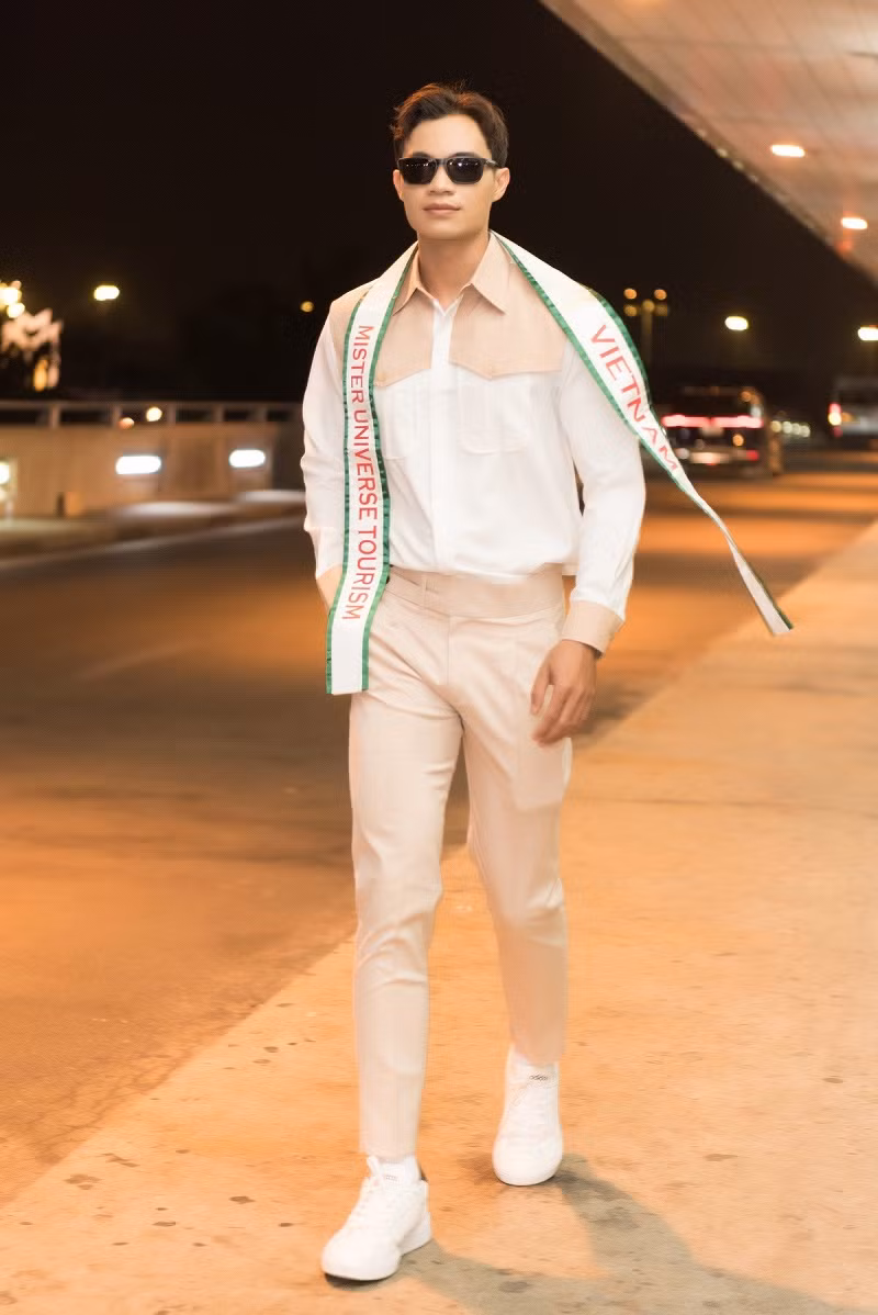 “Trong gần 1 tuần ở xứ người, Sơn sẽ cố gắng mang đến cuộc thi những hình ảnh tốt đẹp nhất của người Việt Nam - năng động, hiện đại, ham học hỏi và có bản sắc riêng”, anh cho hay.