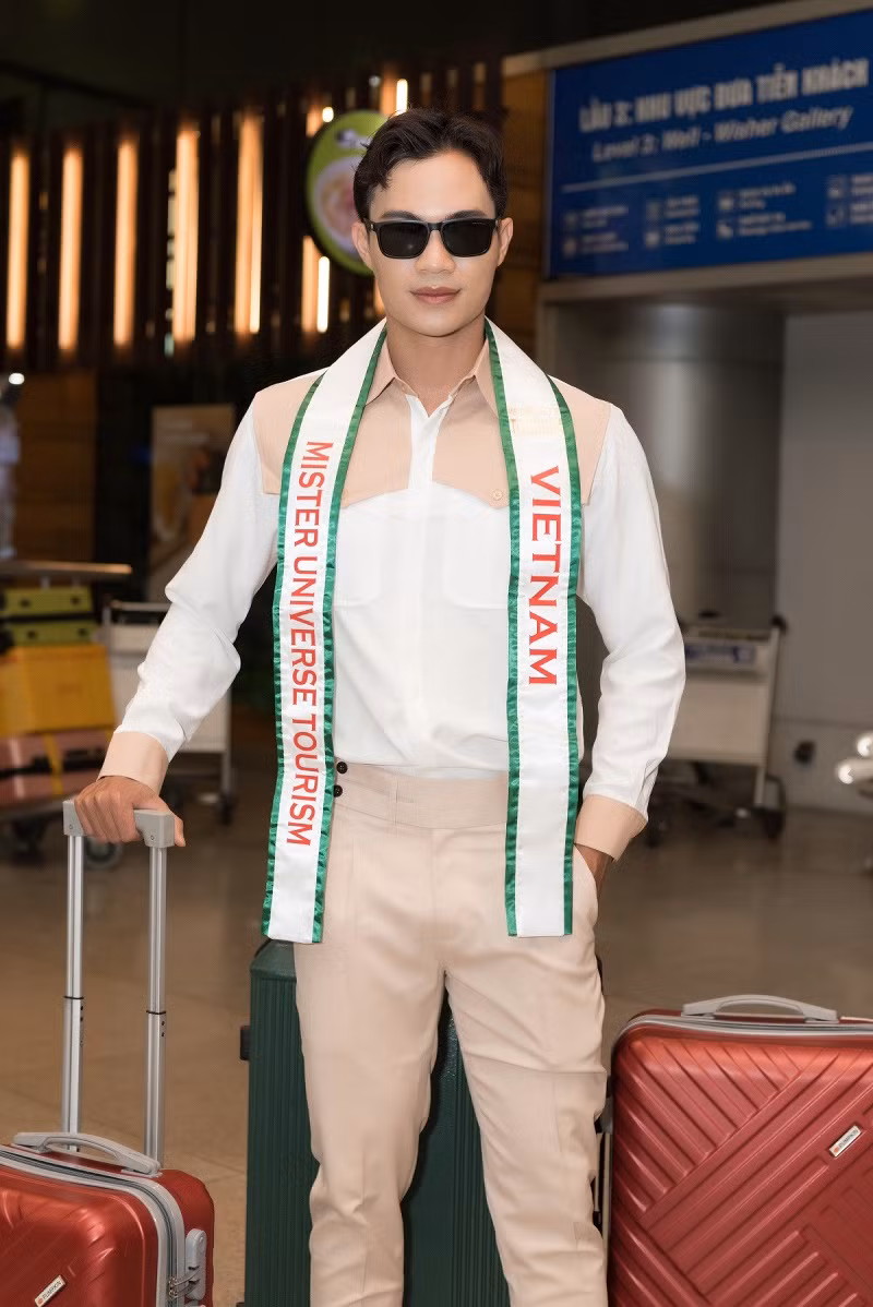 Huynh Vo Hoang Son len duong thi Nam vuong Du lich Hoan vu 2023