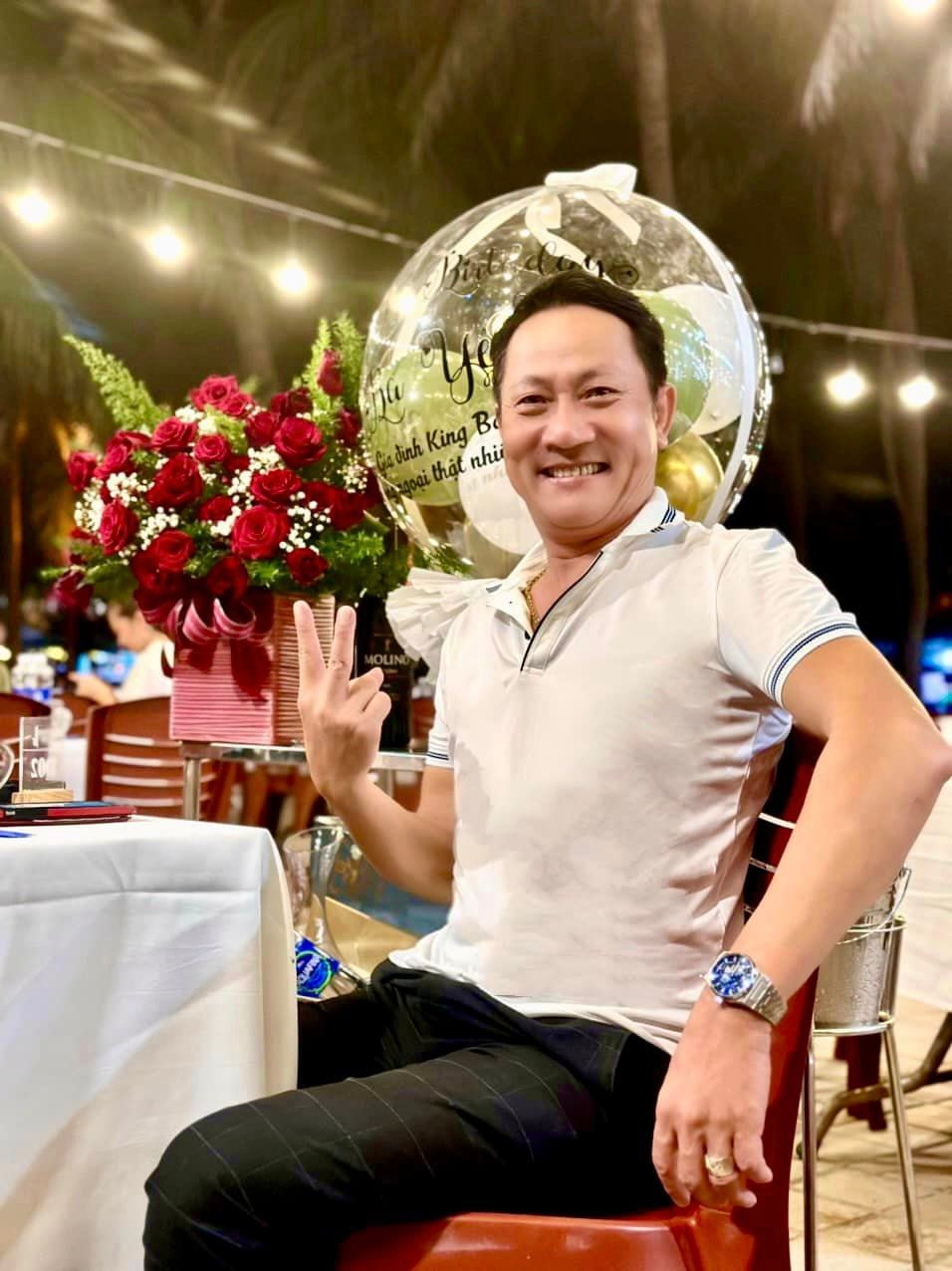 Nghệ sĩ Hoàng Hải bảnh bao, phong độ đón tuổi mới.