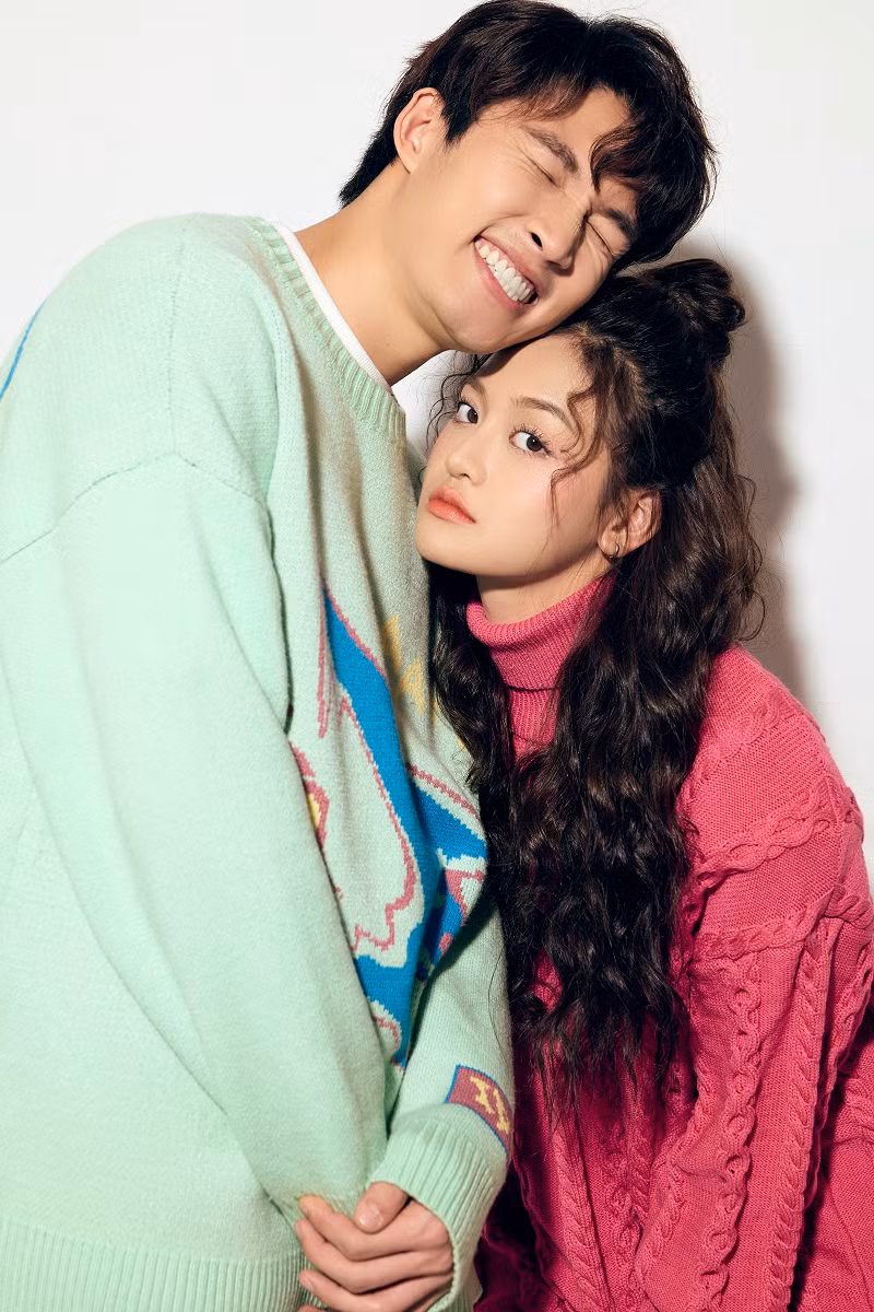 Thực tế, Đình Tú hơn Thuỳ Anh 3 tuổi, nhưng họ lại không xưng hô "anh - em" mà lại thoải mái gọi nhau bằng "mày - tao" ở ngoài đời. Theo lời kể của "cô thợ bánh" Ly, cả hai dù biết nhau khá lâu nhưng trở nên thân thiết hơn nhờ phim "Đừng nói khi yêu".