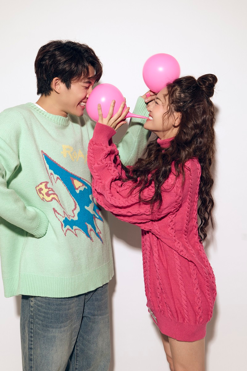 Nhận xét về Đình Tú, Thuỳ Anh khen ngợi nam diễn viên là một người có tính cách dễ thương, ân cần, thích chăm sóc mọi người. Vai Tú trong "Đừng nói khi yêu" như thế nào thì ở ngoài đời, Đình Tú cũng có nhiều nét tính cách tương tự.