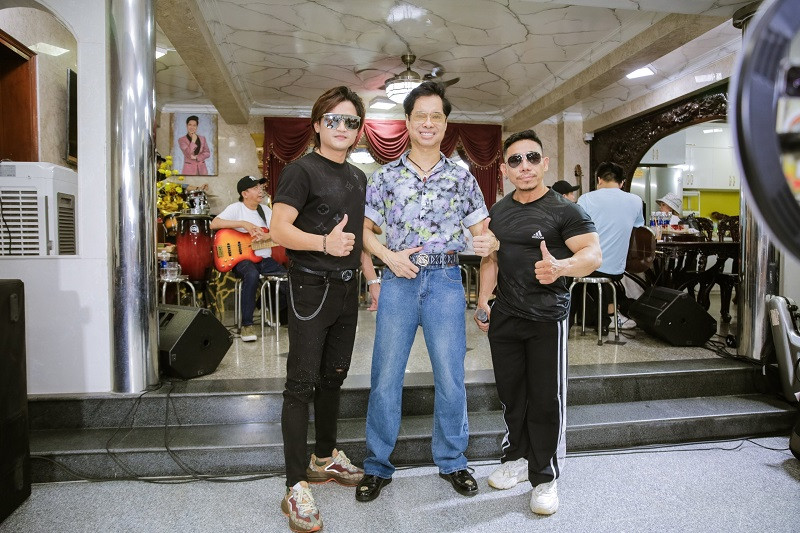 Để chuẩn bị cho liveshow tại Bình Định, Ngọc Sơn đã dành cả tuần lễ để đi tất cả các di tích lịch sử hào hùng, danh lam thắng cảnh, không ngại nắng gió, leo các sườn núi cao để quay những thước phim tư liệu đẹp, giới thiệu mảnh đất võ lừng lẫy.