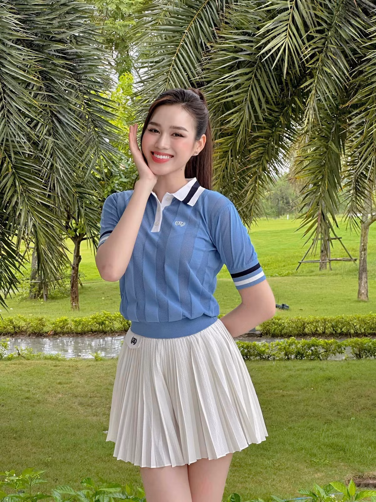 Mỹ nhân họ Đỗ nhận được nhiều tình cảm yêu mến của công chúng khi sở hữu thành tích học tập tốt, nhiệt tình tham gia các hoạt động thiện nguyện xã hội sau đăng quang.