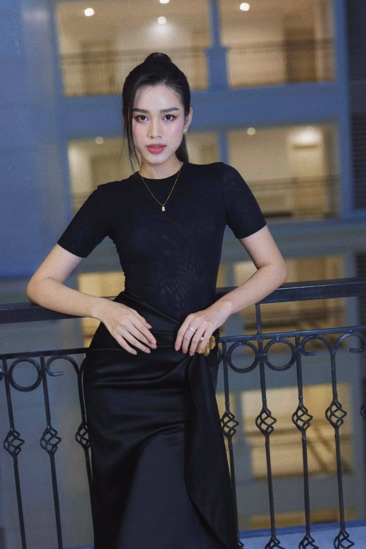 Vừa qua, Hoa hậu Đỗ Thị Hà đã kết thúc quá trình học tại trường Đại học Kinh tế Quốc dân và đang đợi lấy bằng cử nhân Luật kinh doanh trong những tháng cuối năm.