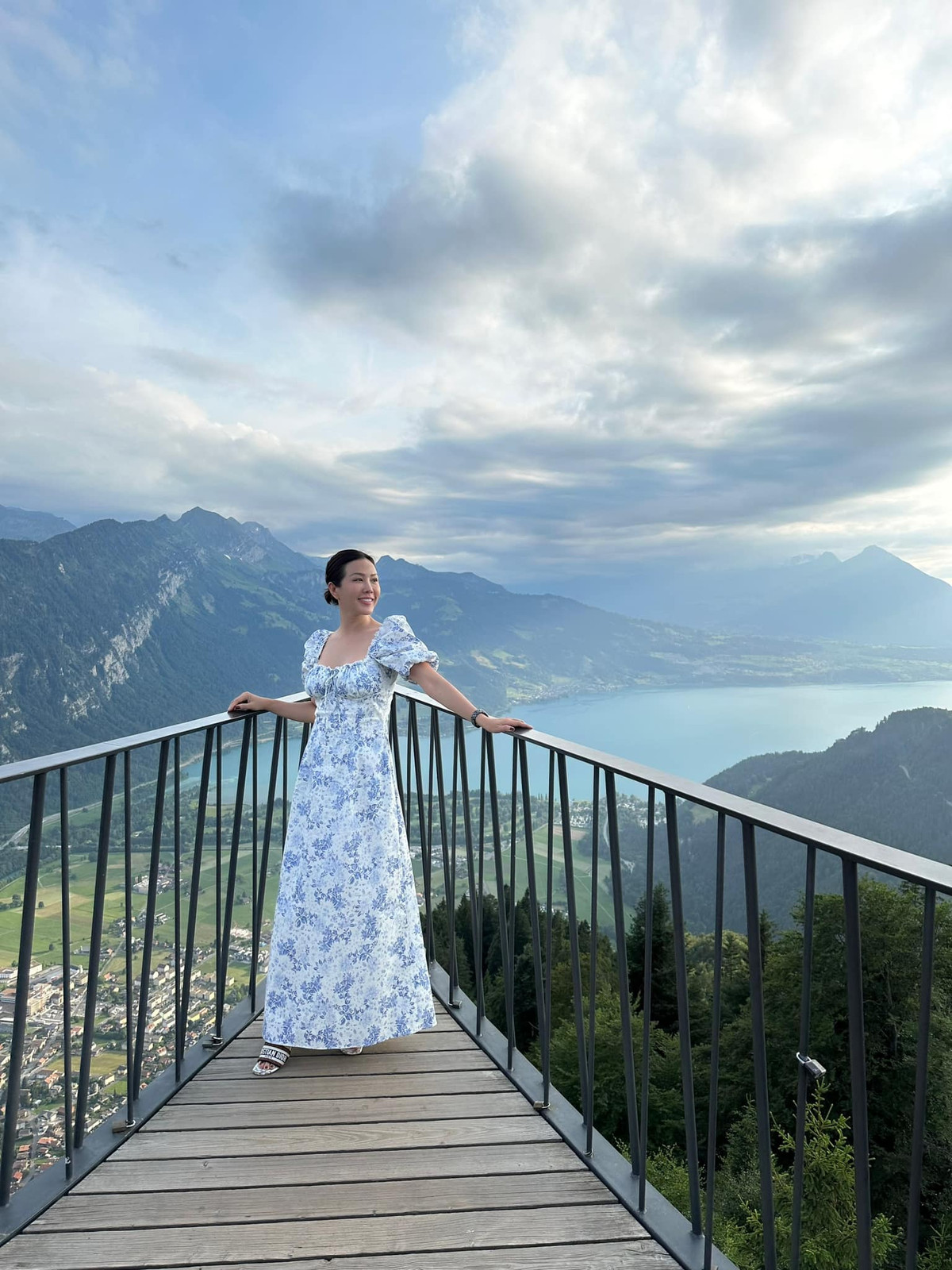 Không chỉ xinh đẹp, nổi tiếng, Thu Hoài còn được ngưỡng mộ bởi sự nghiệp thành công khi kinh doanh làm đẹp.