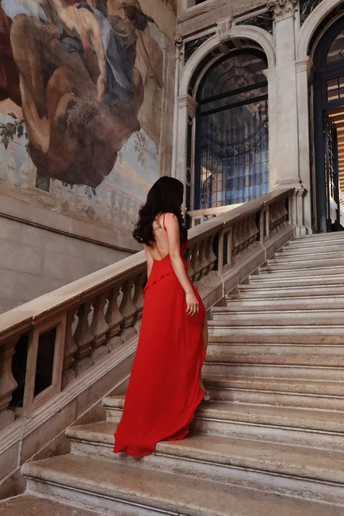 Chia sẻ bí quyết làm đẹp, Thu Hoài bày tỏ: "Đó là luôn ý thức được mình phải khoẻ và đẹp, cả cơ thể lẫn tinh thần. Tôi thực sự không nghĩ quá nhiều tới tuổi tác, bởi “không quan trọng bạn bao nhiêu tuổi, quan trọng là bạn nhìn giống bao nhiêu tuổi”. Tôi tập gym mỗi ngày, dành thời gian cho những thú vui nho nhỏ như chăm mèo, trang trí nhà cửa và cafe cùng bè bạn".