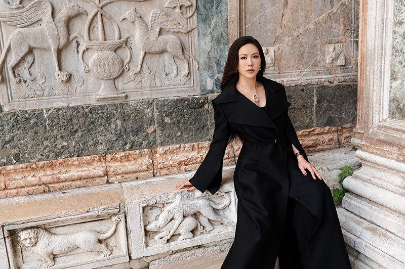 Ngoài thành phố nổi tiếng lãng mạn và thơ mộng của Italy, Thu Hoài còn tới thăm nhiều đất nước khác của châu Âu và có không ít kỷ niệm đáng nhớ trong chuyến đi dài ngày này.