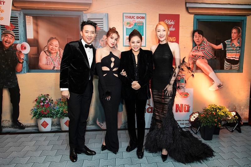 Trong phim, Uyển Ân đảm nhận vai nữ chính. Cô và Nam Thư đóng vai con gái của bà Nữ (nghệ sĩ Lê Giang).