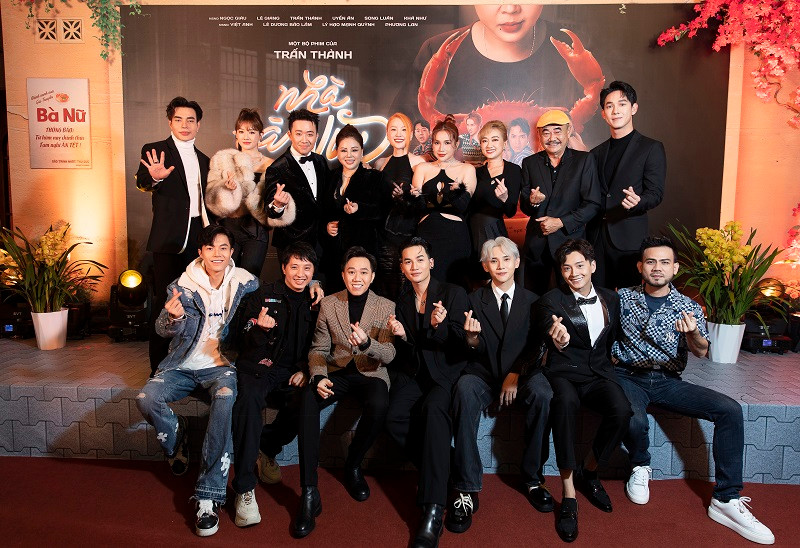 "Nhà bà Nữ" do Trấn Thành đạo diễn và đầu tư sản xuất. Bộ phim hội tụ những tên tuổi diễn viên kỳ cựu như: Trấn Thành, Lê Giang, Uyển Ân, NSND Ngọc Giàu, Khả Như, Song Luân, Lê Dương Bảo Lâm, NSND Việt Anh, NSƯT Công Ninh, Ngân Quỳnh, Lý Hạo Mạnh Quỳnh, Phương Lan...