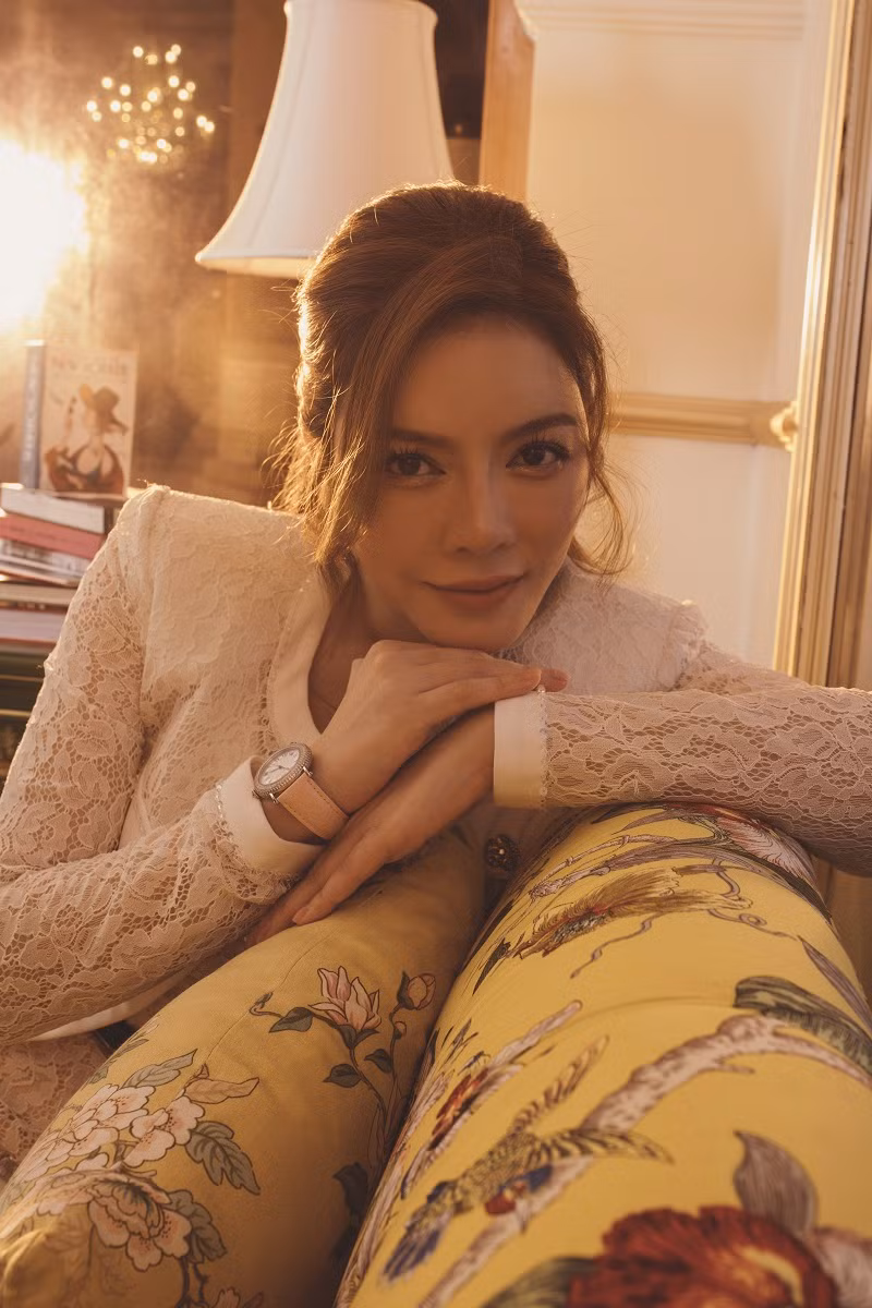 Hơn 10 năm hoạt động showbiz, Lý Nhã Kỳ vẫn giữ được nhan sắc trẻ trung, tràn đầy năng lượng.