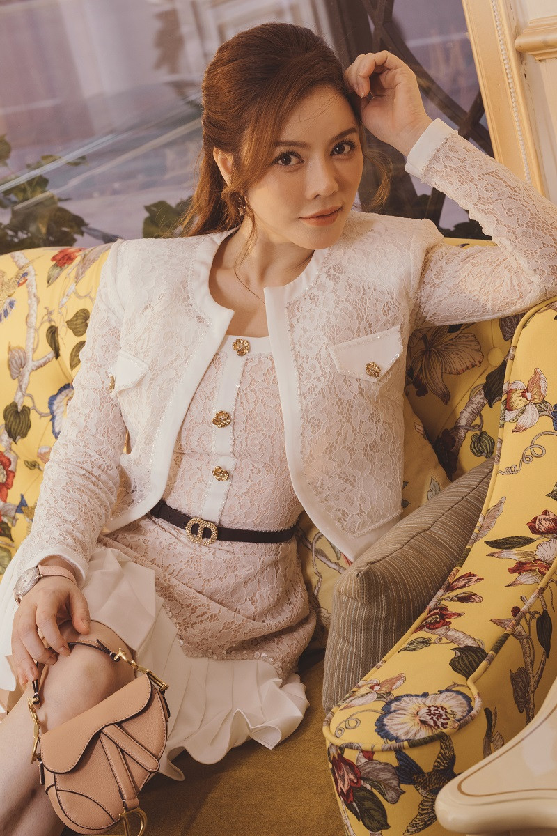 Ngoài việc thành công trong lĩnh vực kinh doanh, khi nhắc đến Lý Nhã Kỳ, khán giả còn ấn tượng bởi hình ảnh một nghệ sĩ sở hữu vẻ đẹp cuốn hút.