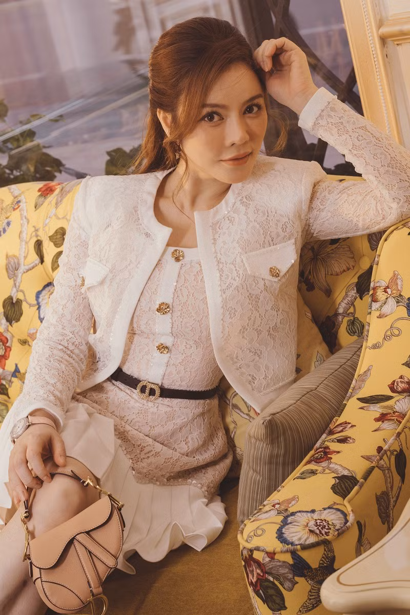 Ngoài việc thành công trong lĩnh vực kinh doanh, khi nhắc đến Lý Nhã Kỳ, khán giả còn ấn tượng bởi hình ảnh một nghệ sĩ sở hữu vẻ đẹp cuốn hút.