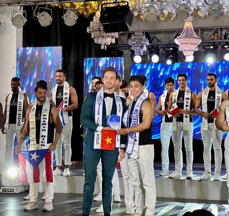 Phung Phuoc Thinh gianh ngoi A vuong Du lich The gioi-Hinh-3