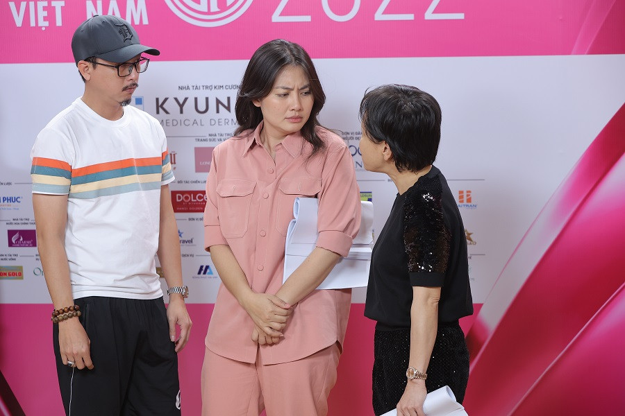 Bên cạnh đó, dàn diễn viên khác cũng tham gia Táo Xuân gồm: Minh Dự, Gia Bảo, Kim Đào. Ngân Quỳnh, Ngọc Lan, Dương Cường, Dương Thanh Vàng, Trà Ngọc, Hữu Đằng, Bảo Chu, Lê Lộc. Đặc biệt, Hoa hậu Tiểu Vy, bé Bảo Ngọc, bé Cát Vi… cũng góp mặt.