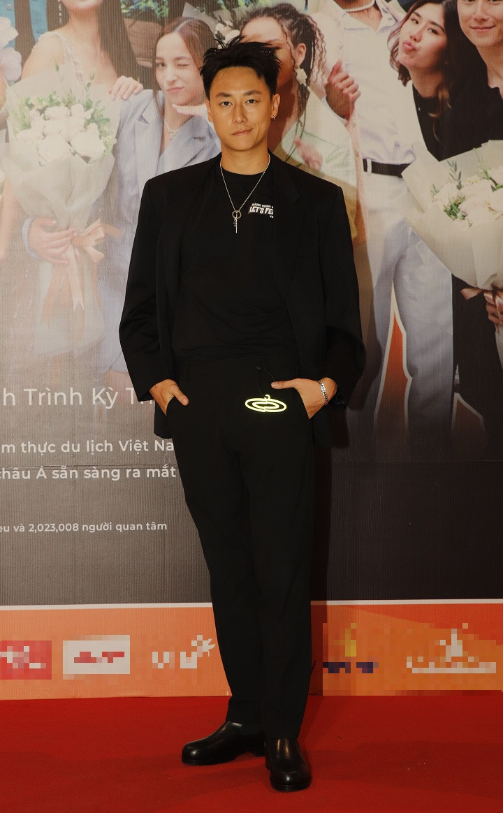 Rocker Nguyễn cũng góp mặt tại sự kiện.