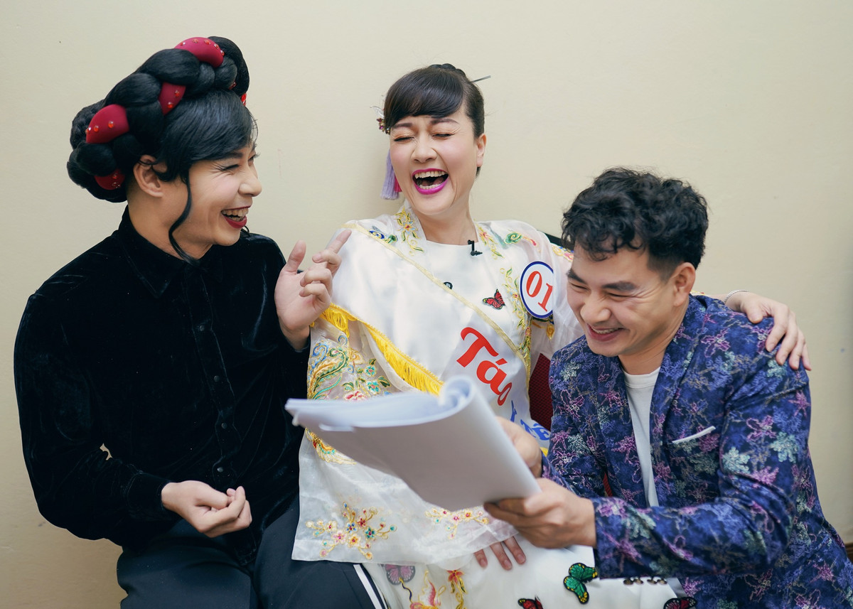 Hình ảnh Công Lý cùng Vân Dung và Xuân Bắc tươi rói trong hậu trường ghi hình. Ảnh FB Vân Dung