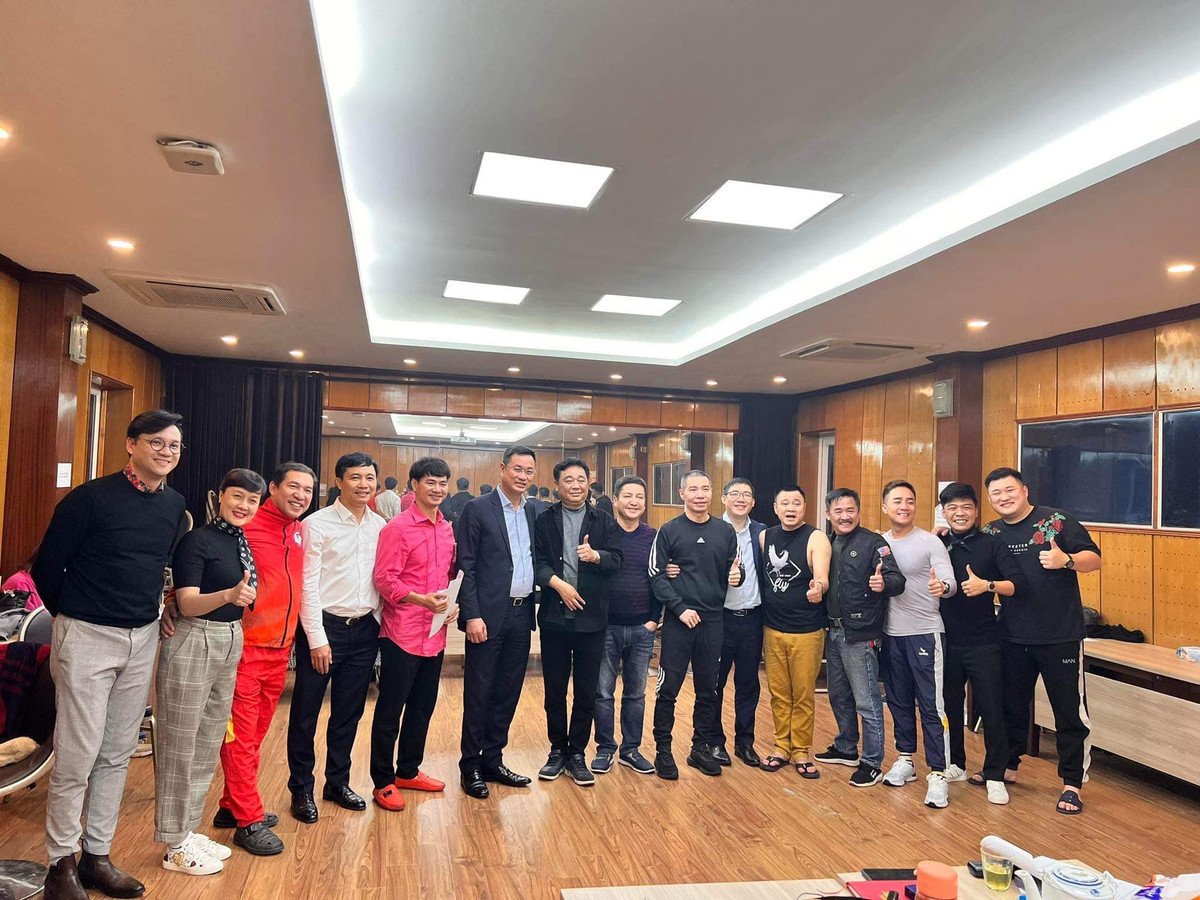 Trước đó, Công Lý có thời gian dài tập luyện cùng ê-kíp chương trình. Nam nghệ sĩ rất háo hức được trở lại với Táo quân sau nhiều năm gắn bó. Ảnh FB Chí Trung