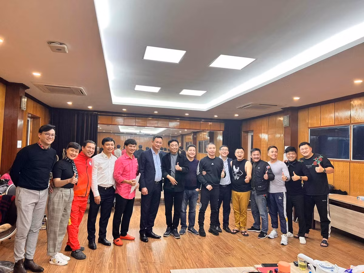 Trước đó, Công Lý có thời gian dài tập luyện cùng ê-kíp chương trình. Nam nghệ sĩ rất háo hức được trở lại với Táo quân sau nhiều năm gắn bó. Ảnh FB Chí Trung