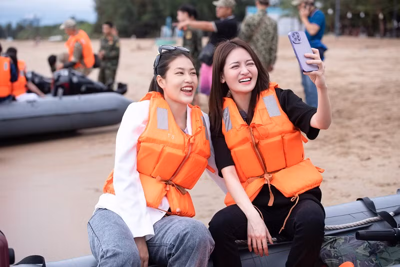 Đây là dịp để cô nàng thể hiện kỹ năng lặn cũng như bơi lội của mình.