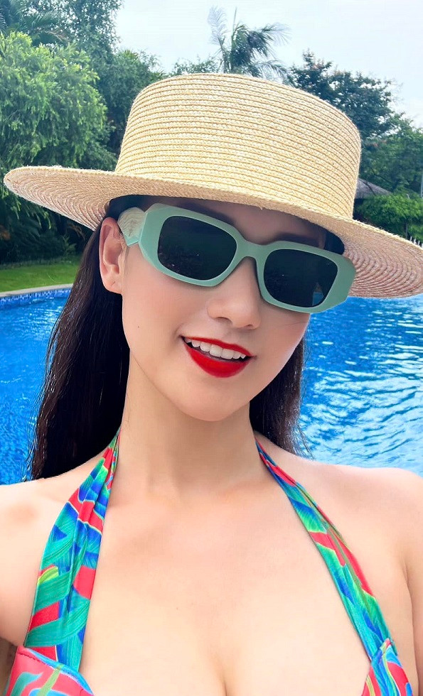 Năm 2011, Lã Thanh Huyền lên xe hoa với doanh nhân giàu có hơn 12 tuổi tên Trần Anh. Được biết, ông xã của Lã Thanh Huyền là giám đốc một công ty xây dựng, nội thất có tiếng. Cặp đôi có chung một cậu con trai.