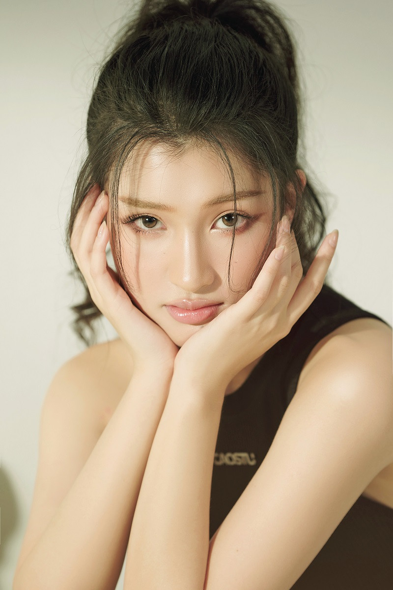 Mới đây nhất, Phương Nhi gây sốt với bộ hình mới toanh đánh dấu cột mốc trưởng thành trước thềm công bố cuộc thi quốc tế cô sắp tham gia.