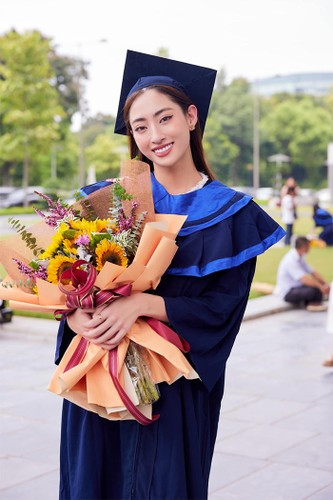 Tháng 7/2022, Lương Thùy Linh tốt nghiệp loại xuất sắc Đại học Ngoại thương. Bài khóa luận tốt nghiệp của nàng hậu đạt 9.1 ở hệ số 10, đạt 4.0 ở hệ số 4 và điểm trung bình tích lũy đạt 3.6/4.0.