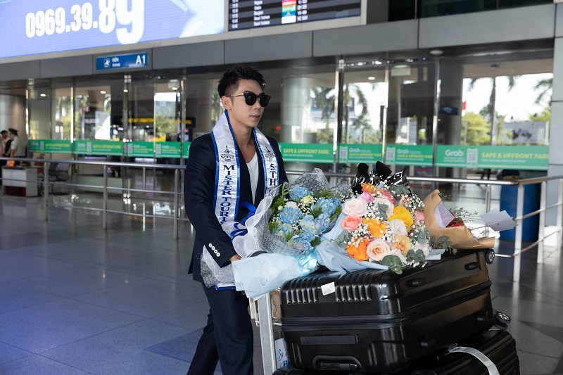 Phùng Phước Thịnh chia sẻ, khoảnh khắc này mới thực sự là giây phút anh cảm thấy hạnh phúc trọn vẹn kể từ khi đăng quang. Anh thấy được tình cảm của người thân, bạn bè ấm áp khi được mọi người chúc mừng.