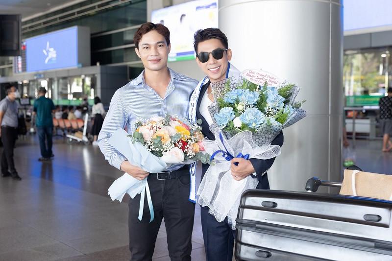 Người mẫu Huỳnh Võ Hoàng Sơn ra sân bay chào đón Phùng Phước Thịnh.