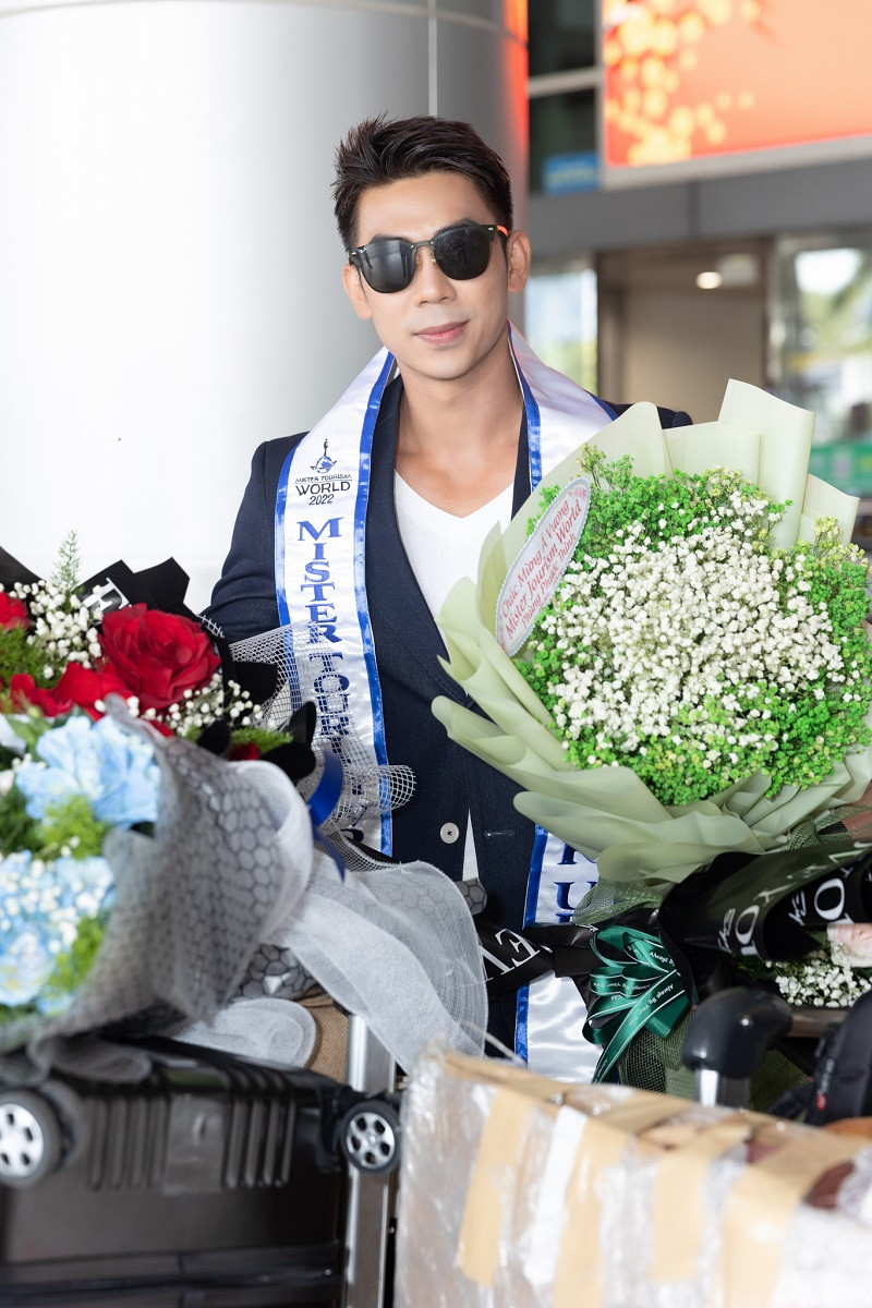 Phùng Phước Thịnh cho biết, anh cảm thấy hạnh phúc khi được nhiều fan sắc đẹp nhận xét là đại diện xuất sắc nhất từ trước đến nay của Việt Nam tại Mister Tourism World 2022. Chàng Á vương cũng tiết lộ bản thân gặp khá nhiều khó khăn trong những ngày đầu tiên sang Philippines thi đấu như khó ngủ vì lịch trình quá dày đặt, ngày nào cũng bắt đầu lúc 5h sáng, thức ăn đôi lúc không hợp khẩu vị...