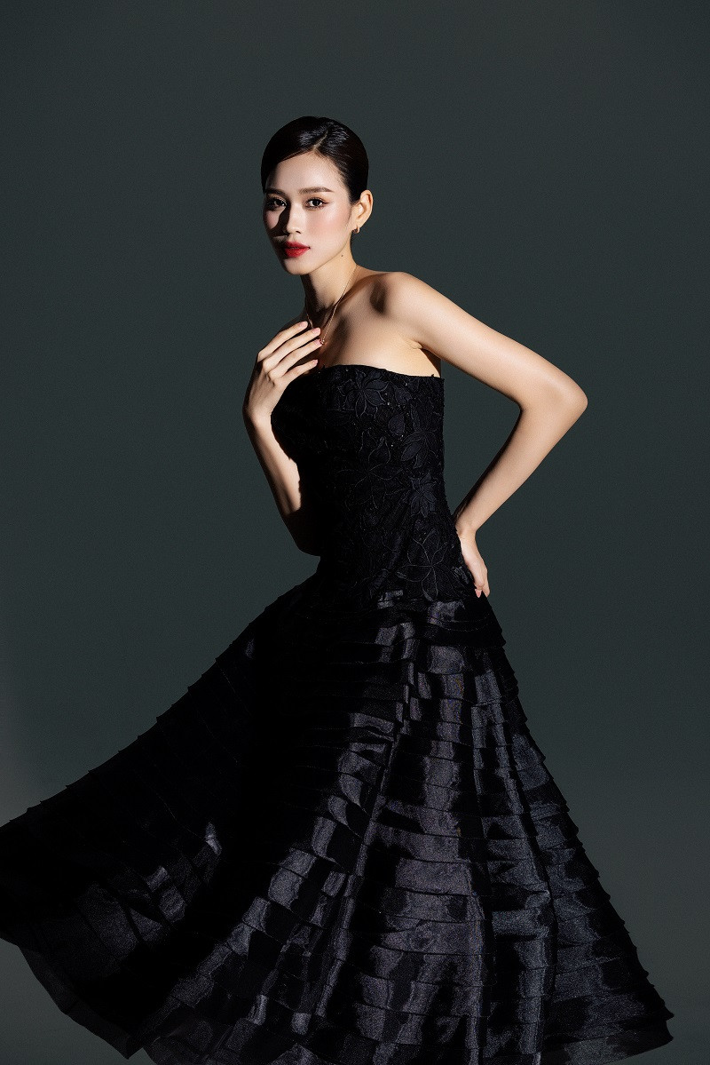 Mới chỉ sắp nhận bằng cử nhân luật nhưng người đẹp xứ Thanh đã có dự định tiếp tục sự nghiệp học hành bằng việc sẽ sớm theo học chương trình Thạc sĩ.