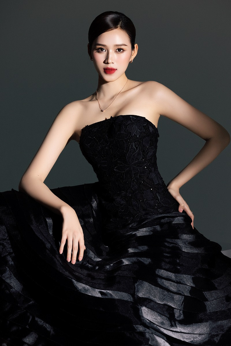 “Fan của Hà có nhiều bạn còn rất trẻ, Hà muốn mình trở thành một tấm gương cho các em để các em luôn hiểu rằng việc không ngừng học tập dù ở cương vị nào, cũng là quan trọng nhất ở mỗi con người”, Đỗ Hà chia sẻ.