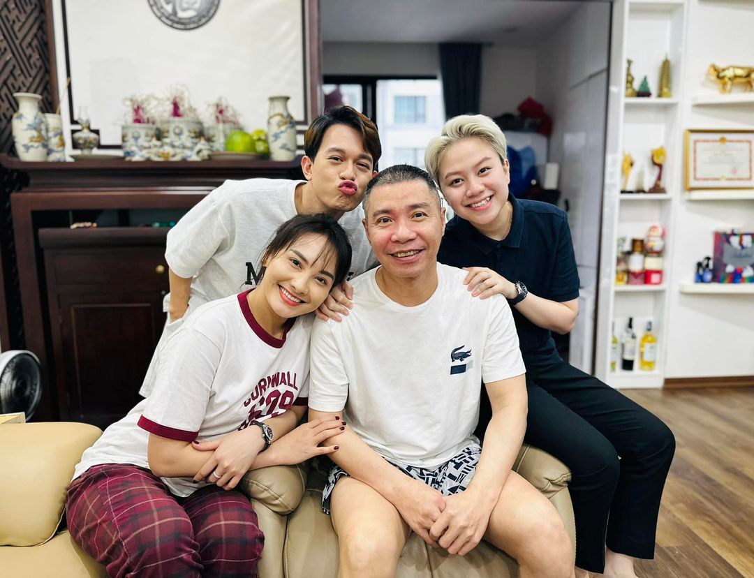 Diễn viên Bảo Thanh, Quang Anh, Bảo Hân đến thăm nghệ sĩ Công Lý.