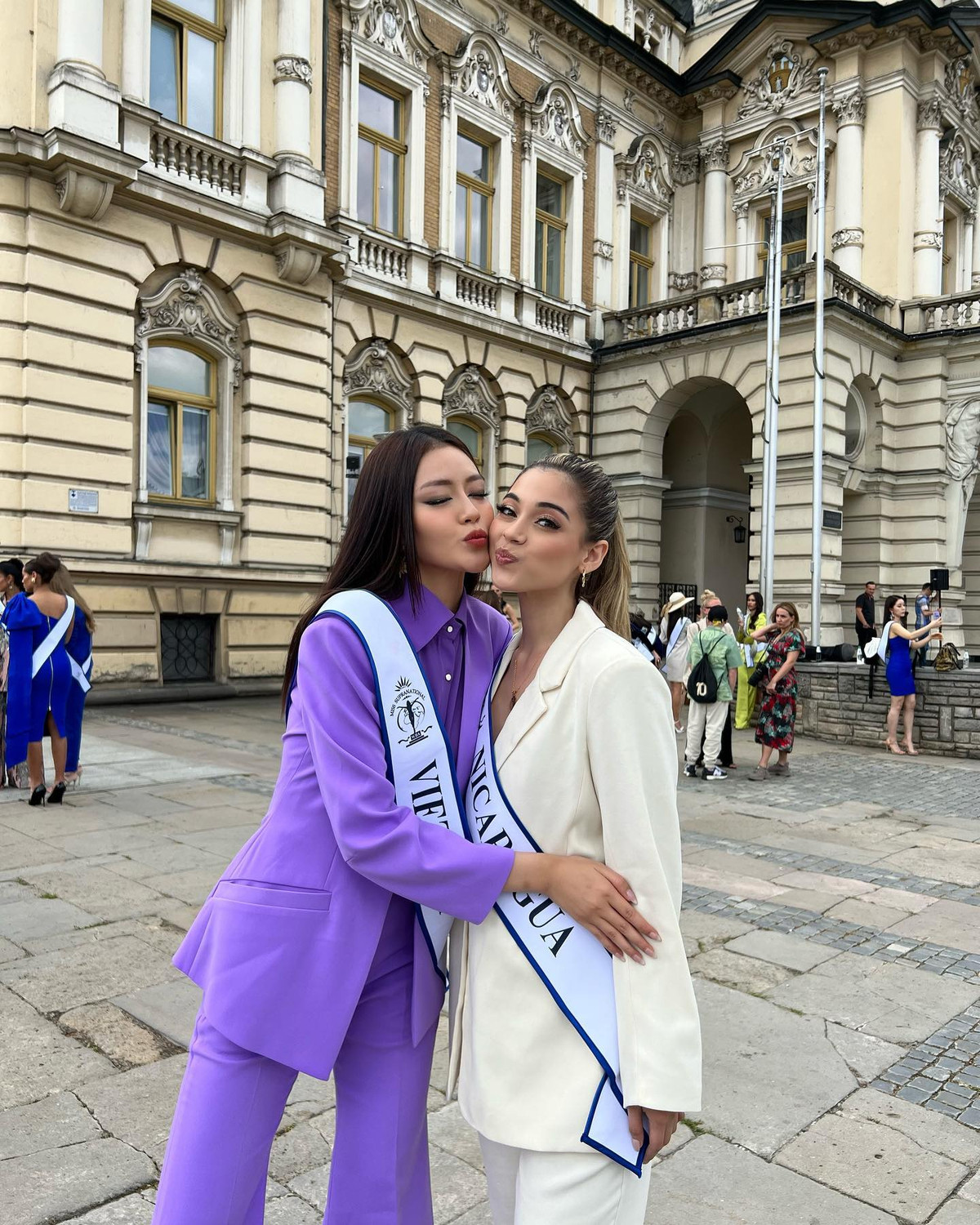 Đặng Thanh Ngân cho biết, ngay khi đến Ba Lan, cô đã cùng các thí sinh tham gia các hoạt động như: Buổi mở màn giới thiệu bản thân và nhận sash của cuộc thi Miss Supranational 2023, những buổi chụp hình, tham quan các di tích, thắng cảnh nổi tiếng của địa phương để tìm hiểu, trải nghiệm vẻ đẹp văn hoá…