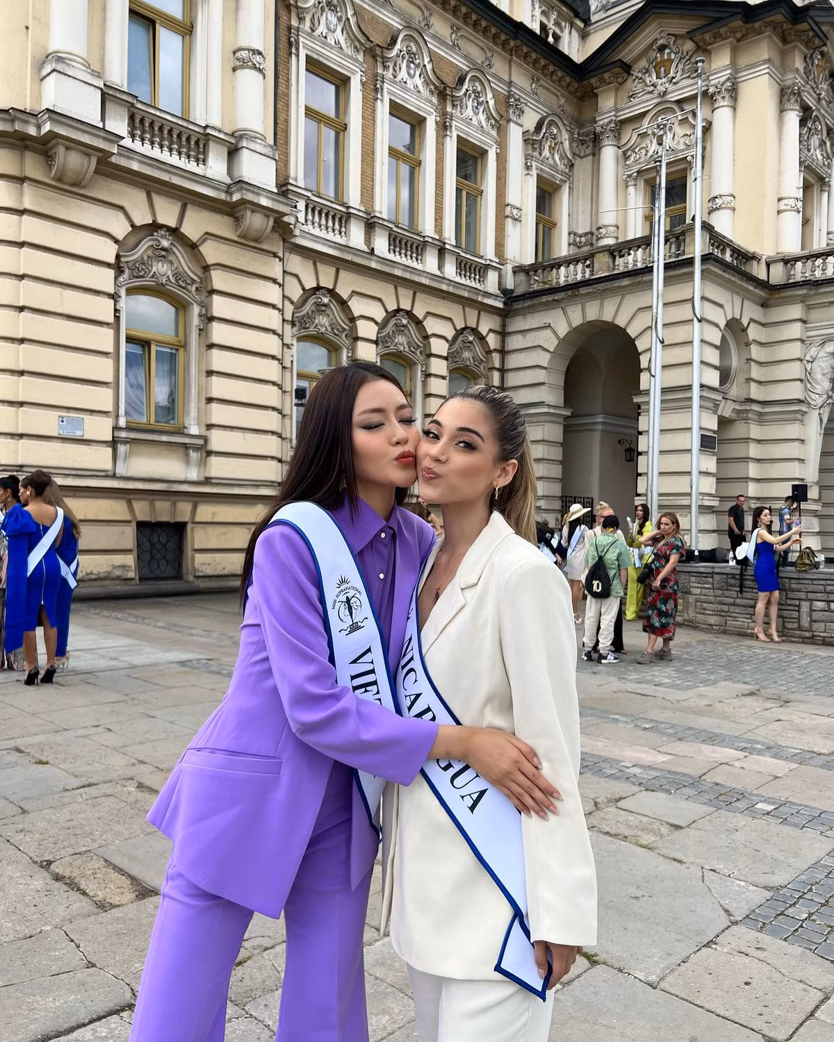 Đặng Thanh Ngân cho biết, ngay khi đến Ba Lan, cô đã cùng các thí sinh tham gia các hoạt động như: Buổi mở màn giới thiệu bản thân và nhận sash của cuộc thi Miss Supranational 2023, những buổi chụp hình, tham quan các di tích, thắng cảnh nổi tiếng của địa phương để tìm hiểu, trải nghiệm vẻ đẹp văn hoá…