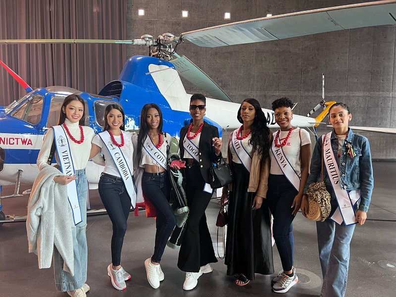 Đặng Thanh Ngân là Á hậu 2 Hoa hậu Đại dương 2017, Hoa khôi Sinh viên thanh lịch thành phố Cần Thơ 2017, là “Ngôi sao danh vọng - Leading Stars 2018”.