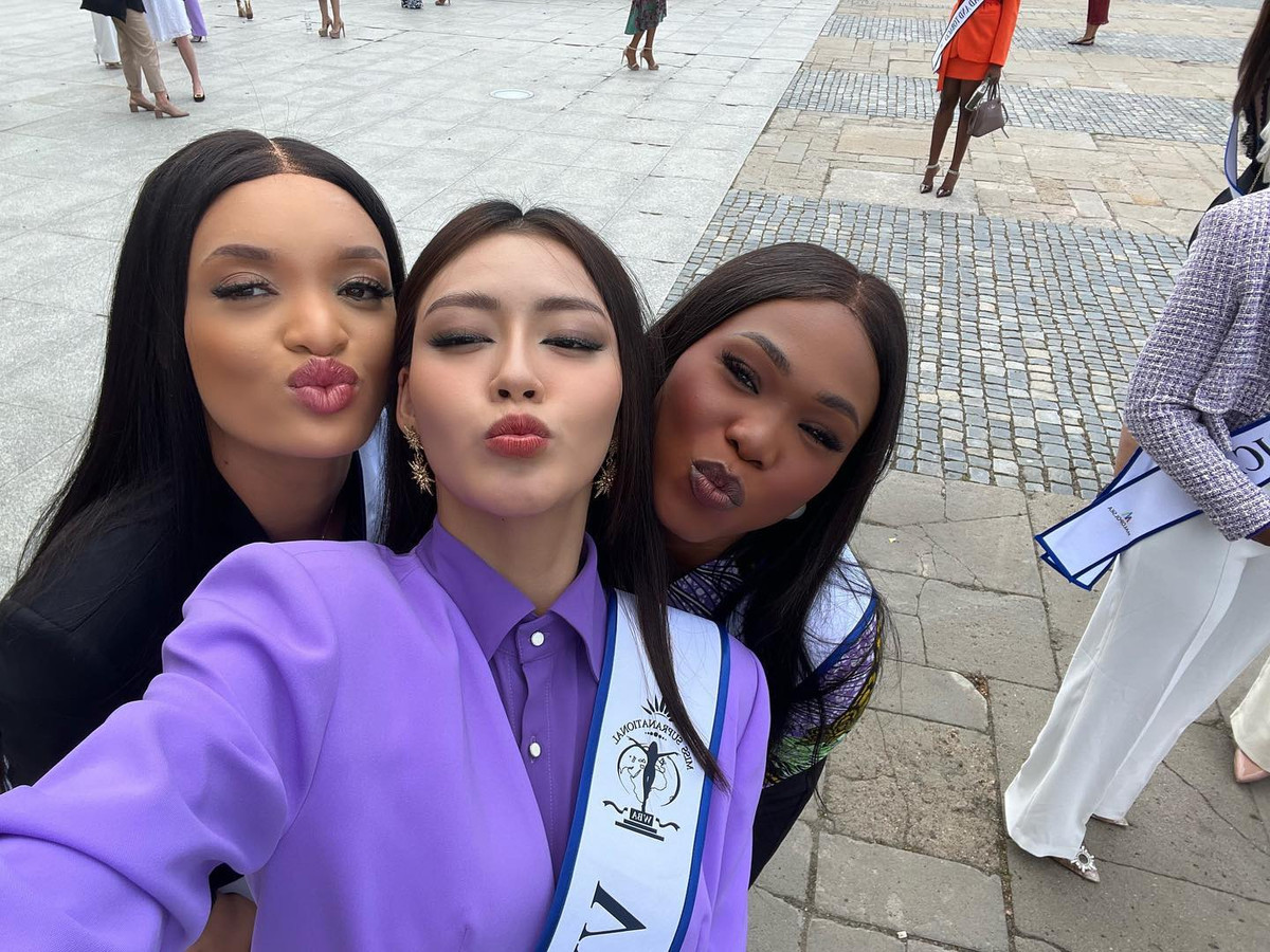 Đặng Thanh Ngân cũng chia sẻ, cô đến với Miss Supranational 2023 khá thuận lợi. Các thí sinh đều rất hoà đồng, thân thiện nên giúp cô nhanh chóng hoà nhập và tạo được những thiện cảm tốt với bạn bè.