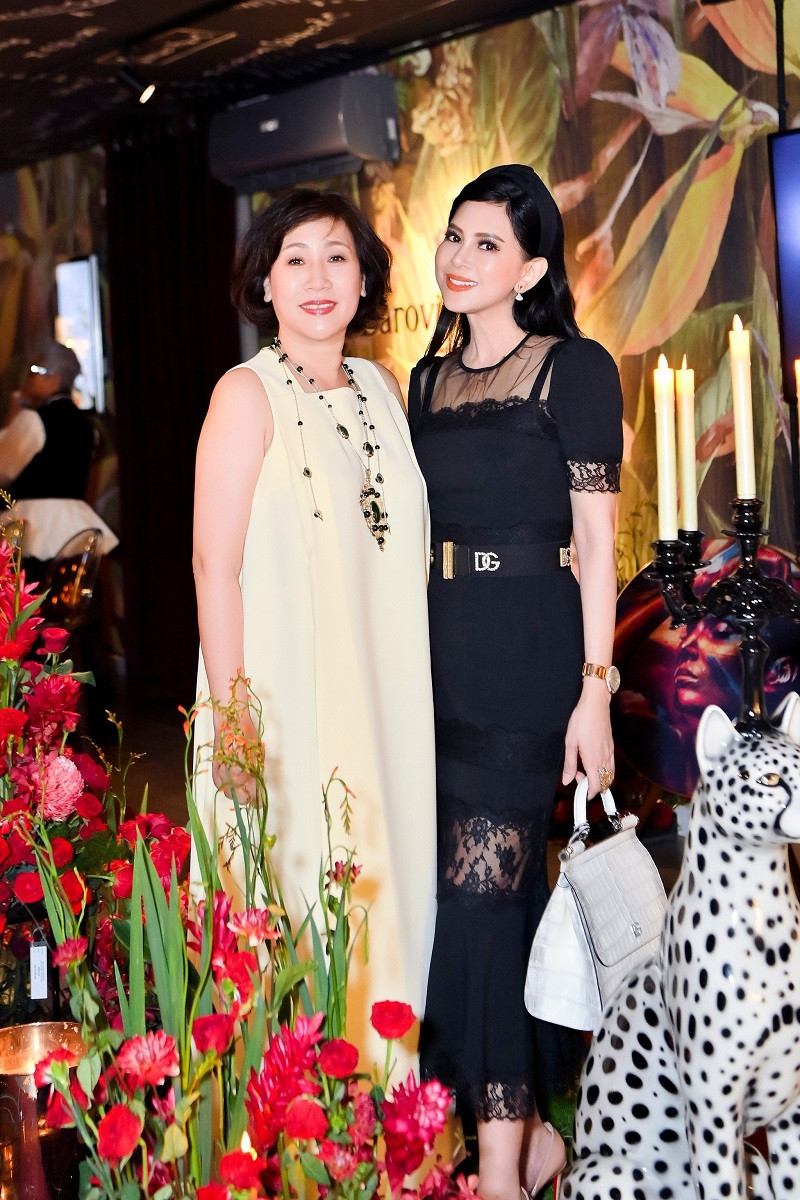 Sau khi rời khỏi màn bạc, Thủy Tiên chuyển qua làm tiếp viên hàng không và gặp gỡ, kết hôn với doanh nhân Johnathan Hạnh Nguyễn.