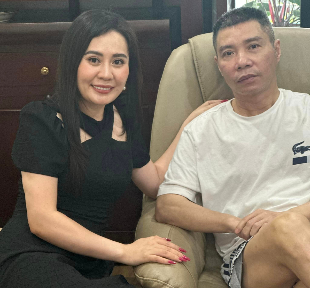 Hoa hau Phan Kim Oanh, nghe si Quang Teo den tham NSND Cong Ly-Hinh-3