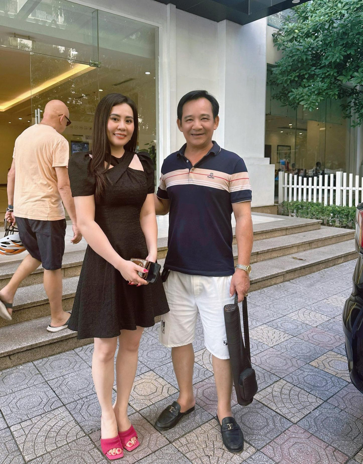 Hoa hau Phan Kim Oanh, nghe si Quang Teo den tham NSND Cong Ly-Hinh-4