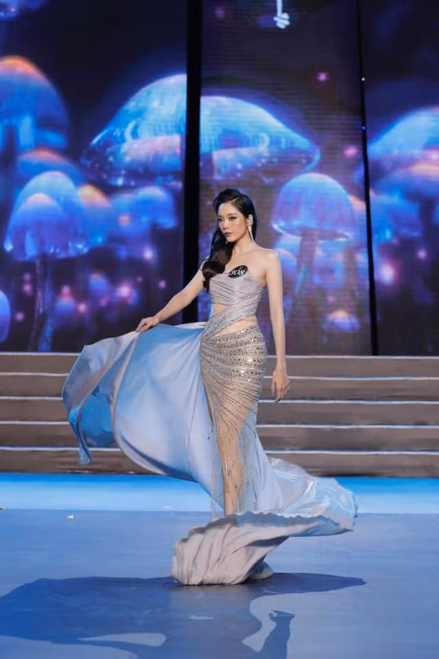 Hình ảnh Phương Uyên ở cuộc thi nhan sắc Hoa hậu Hoàn cầu Việt Nam 2022.