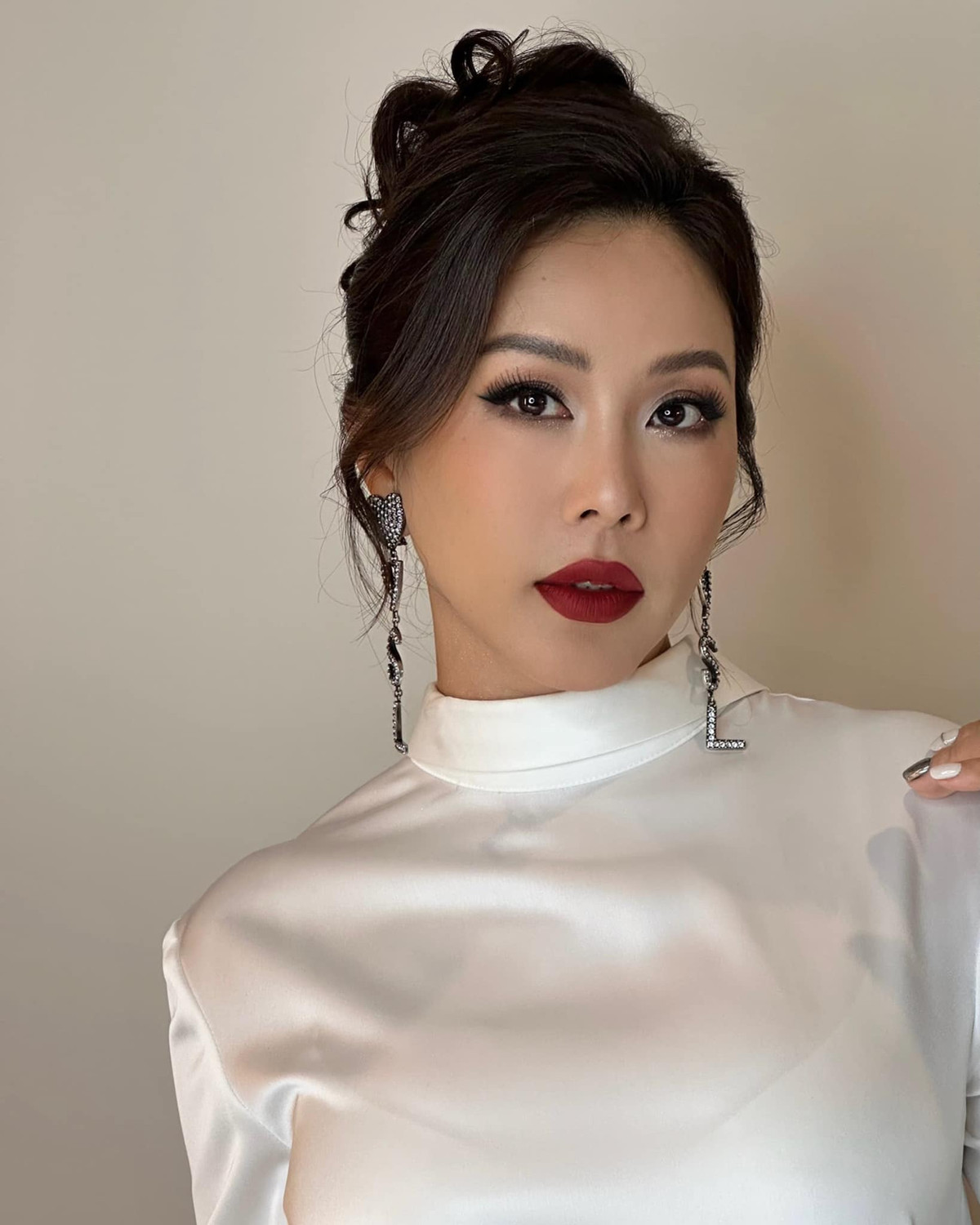 Thu Hoài chia sẻ, lý do cô giữ kín chuyện chia tay bởi rất ngại ánh mắt của đám đông nhìn về mình như một người phụ nữ thất bại trong chuyện tình cảm, hôn nhân. "Tôi còn công việc, còn những mối quan hệ và cần giữ chút gì đó gọi là hình ảnh đẹp”, Thu Hoài chia sẻ.