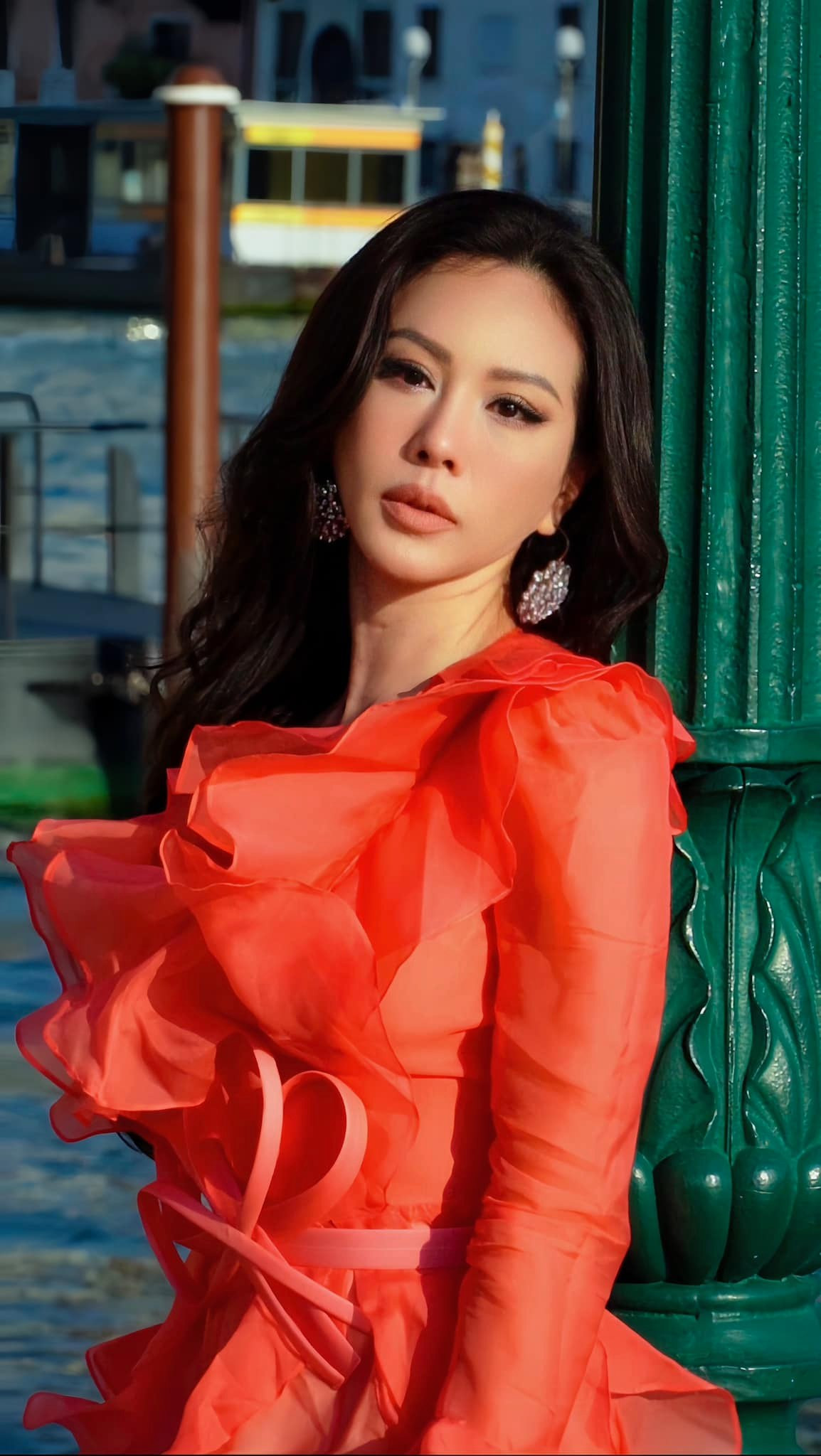 Tuy nhiên, cuối cùng người đẹp lên tiếng thừa nhận bởi không thể tiếp tục né tránh sự thật.