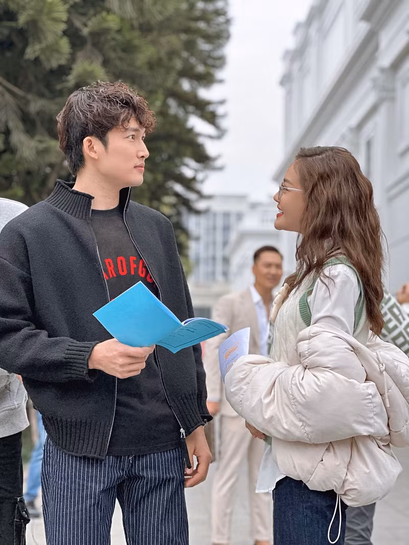 Lần hợp tác trước, Thùy Anh đóng con gái hụt của Mạnh Trường, cháu gái hụt của Đình Tú.