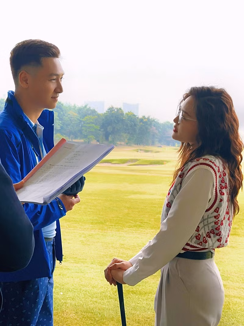 "Cô thợ bánh" cũng đánh dấu màn tái hợp của Thùy Anh với hai soái ca màn ảnh Việt Mạnh Trường - Đình Tú sau phim "Cả một đời ân oán".